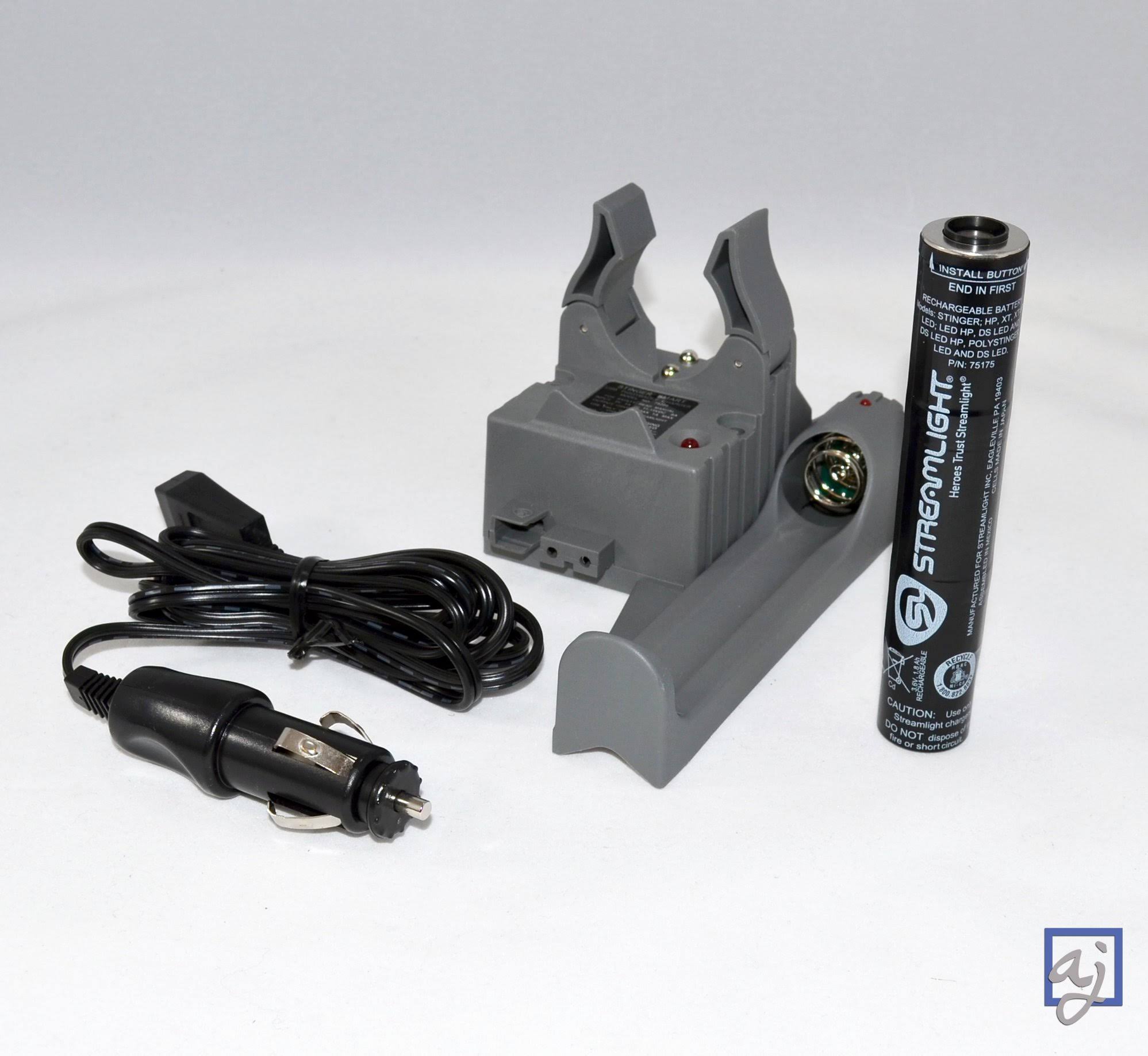 Streamlight Stinger Piggyback Smart Charger with Battery and DC Car Cord S8442