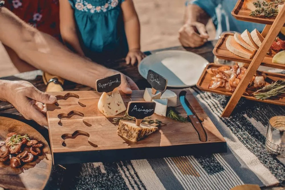 Acacia Cheese Board and Tools Set E51182