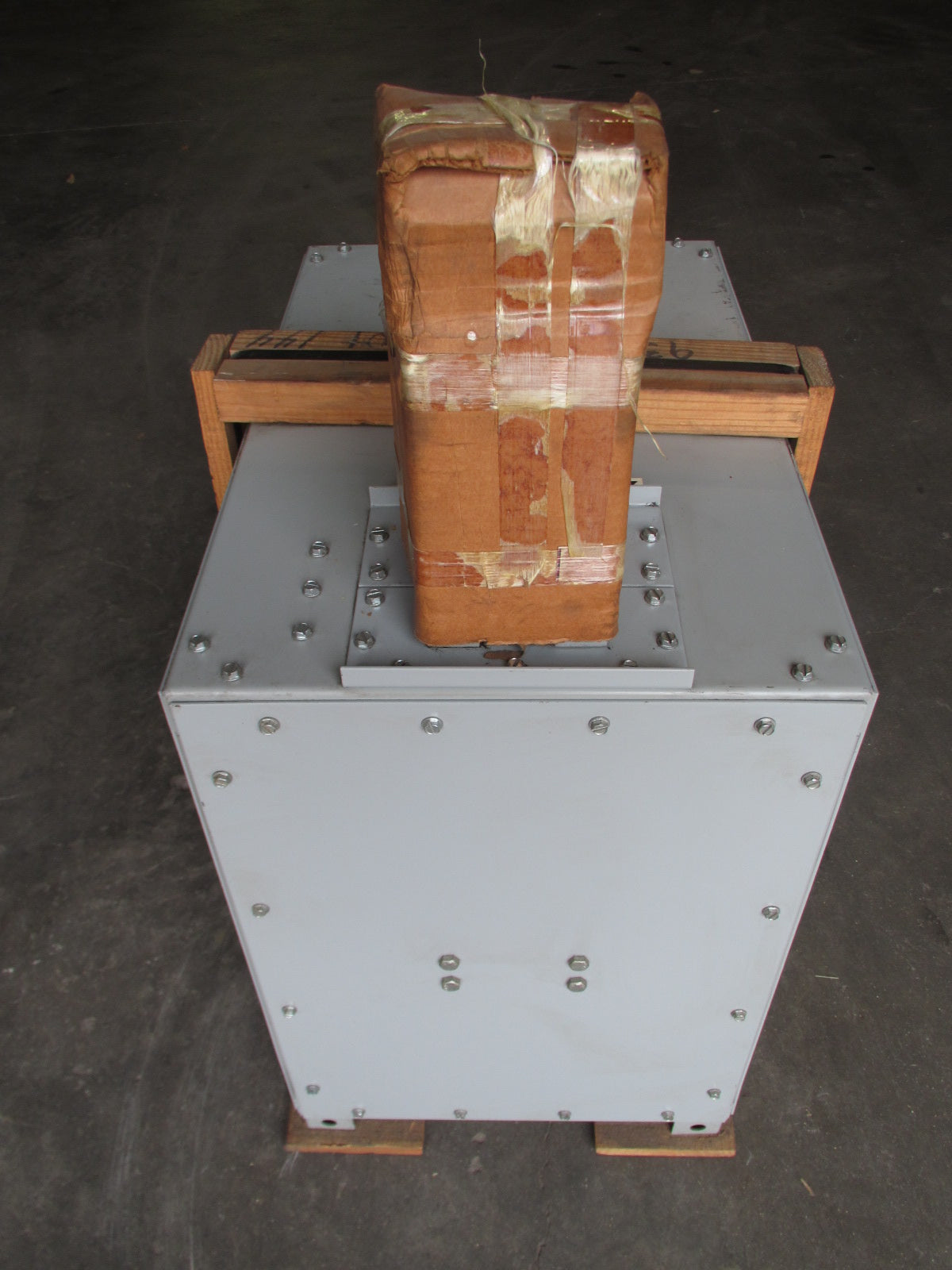 800 Amp 600V 3P Busway End Tap Box H522436