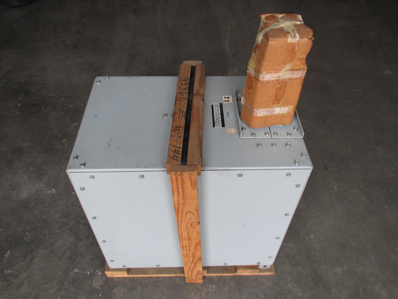 800 Amp 600V 3P Busway End Tap Box H522436