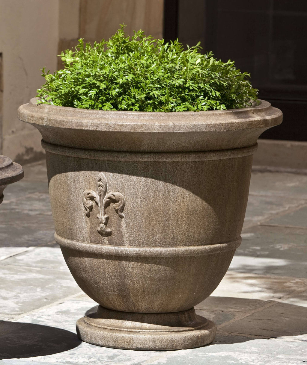 Grey Stone Urn Z29677