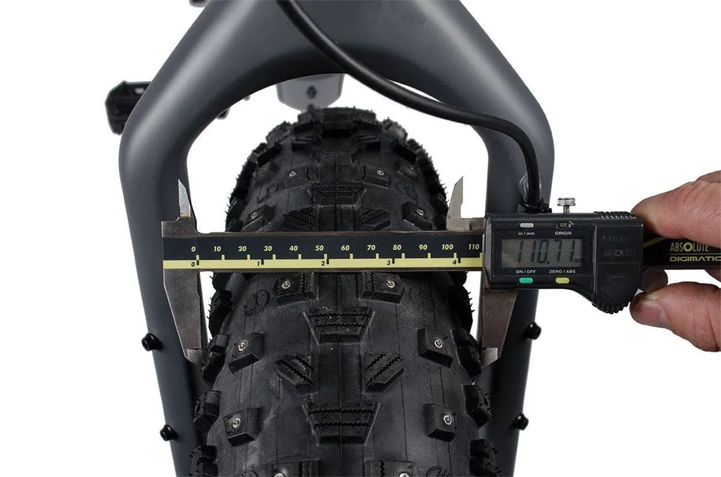 Light Studded Tire 26x4.0 Y71994
