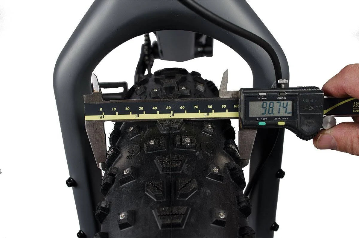 Light Studded Tire 26x4.0 Y71994