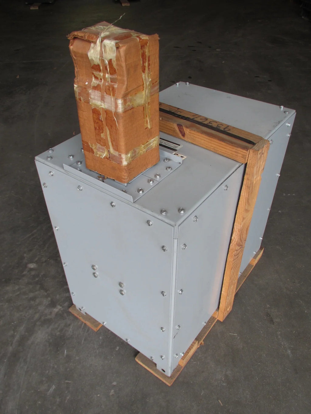 800 Amp 600V 3P Busway End Tap Box H522436