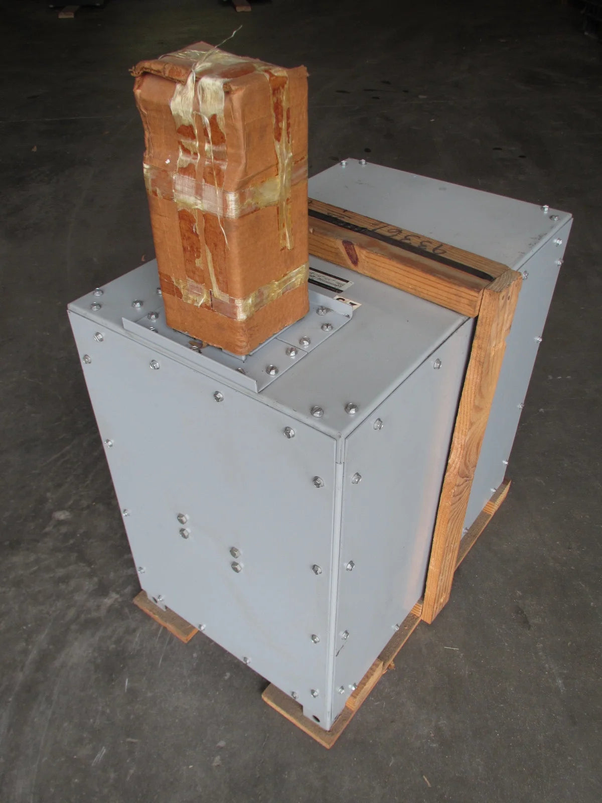 800 Amp 600V 3P Busway End Tap Box H522436