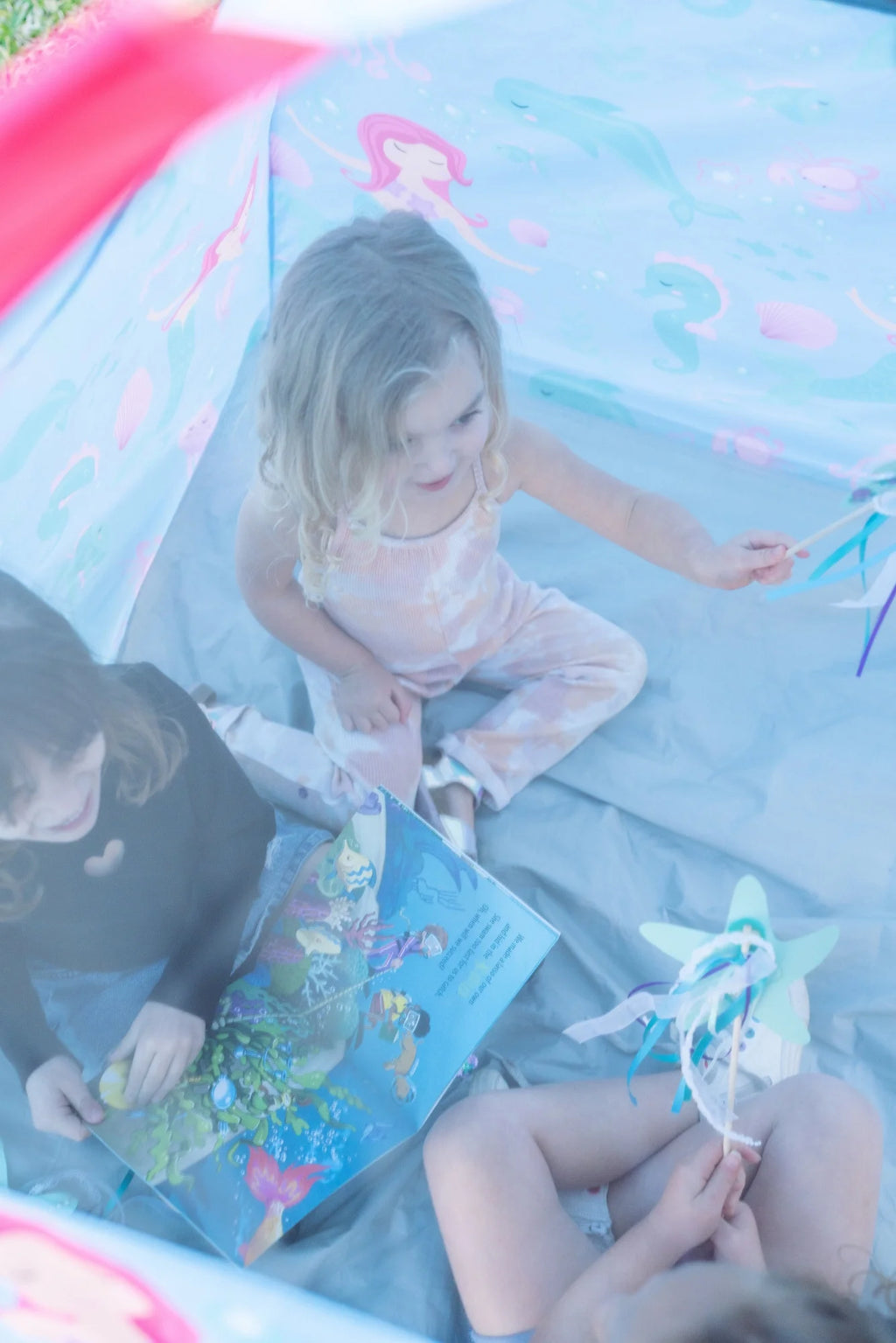 Mermaid and Friends Play Tent O8987