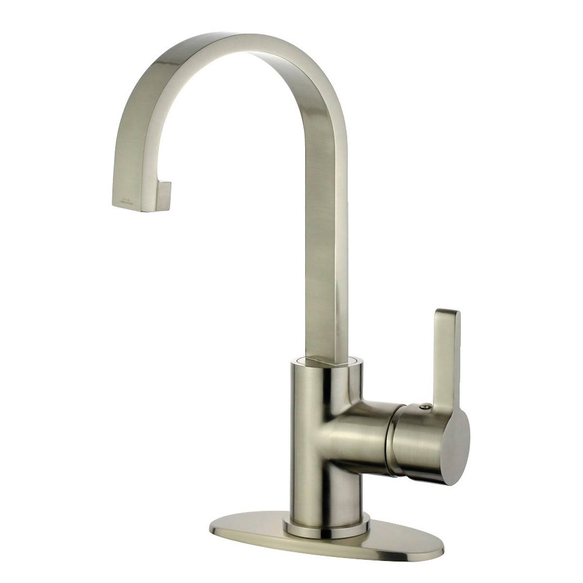 Polished Chrome Single-Handle Bathroom Faucet C45201