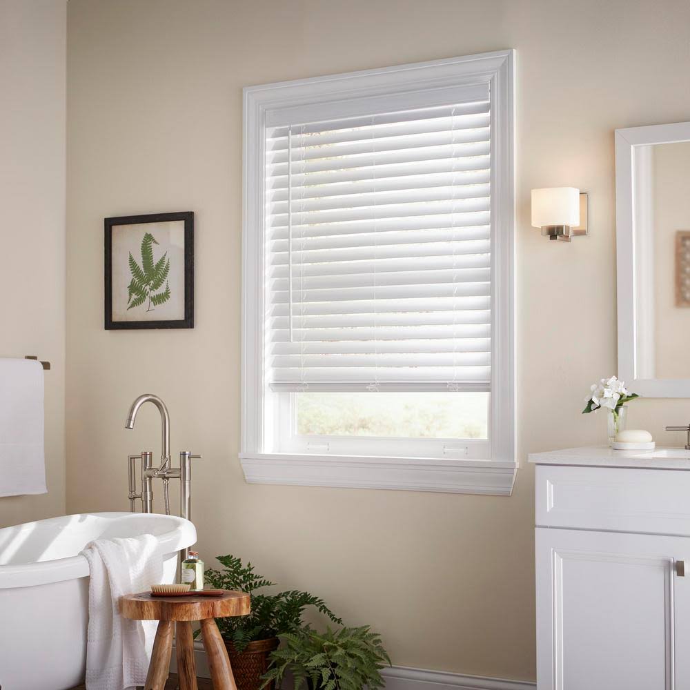 White Cordless Faux Wood Blind R600