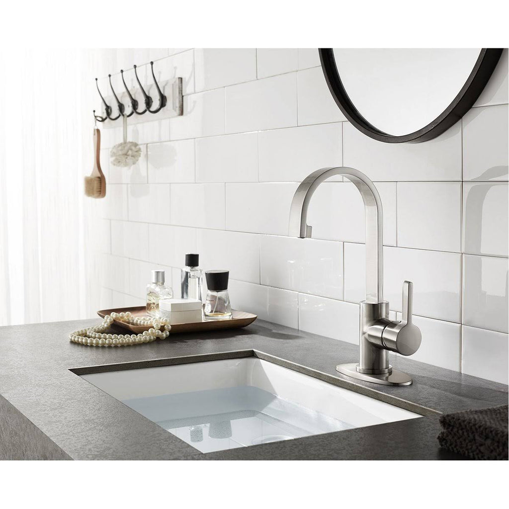 Polished Chrome Single-Handle Bathroom Faucet C45201