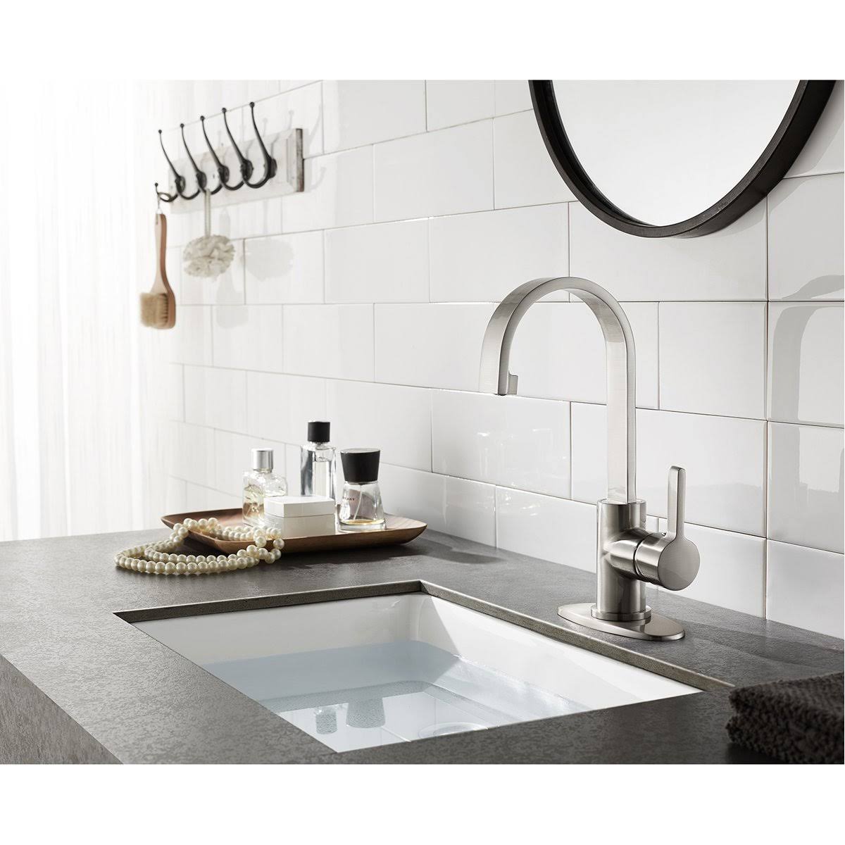 Polished Chrome Single-Handle Bathroom Faucet C45201